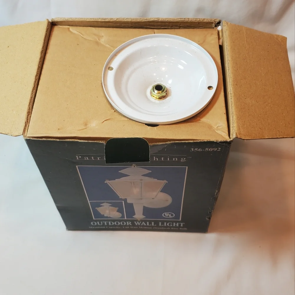 Patriot Lighting Vintage Outdoor Wall Light #356-5092 Colonial Style NOS